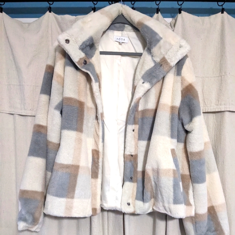 Jacket with snap closure